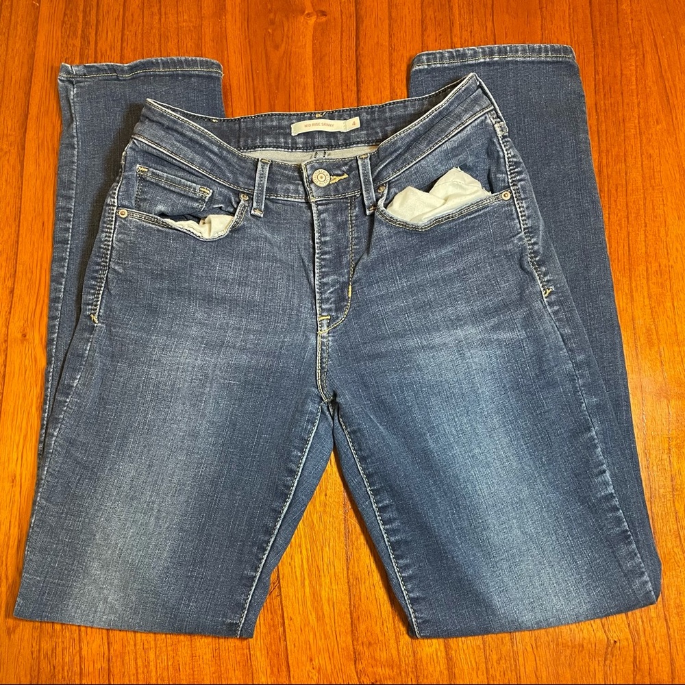 Levi’s mid rise skinny jeans